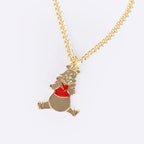 detail goudkleurige Pooh hanger met rood shirtje