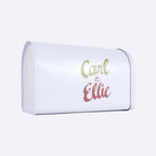 Zijaanzicht van de Carl en Ellie brievenbus