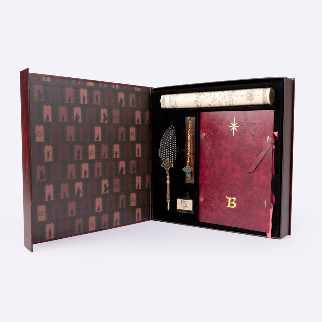 Geopende cadeaudoos met de complete schrijfset