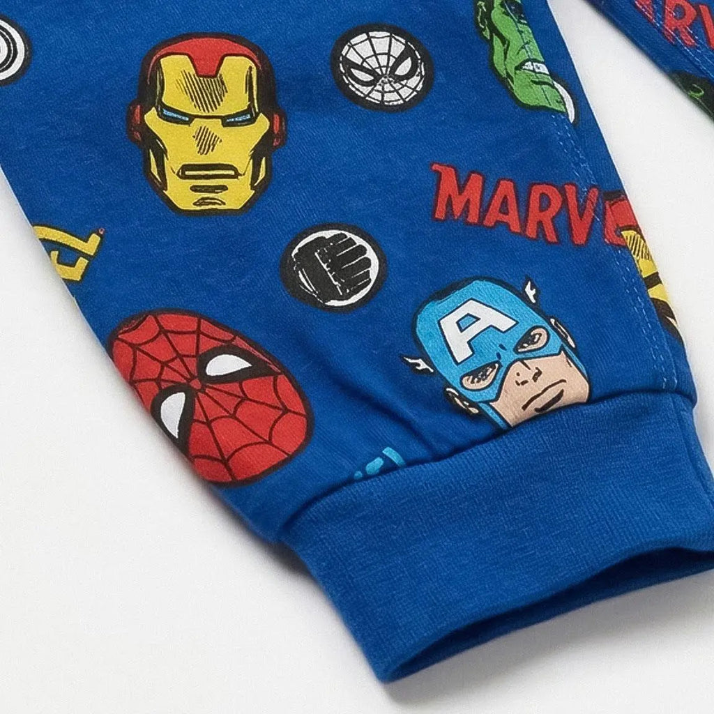 Detail broekprint met Iron Man, Spider-Man en Captain America