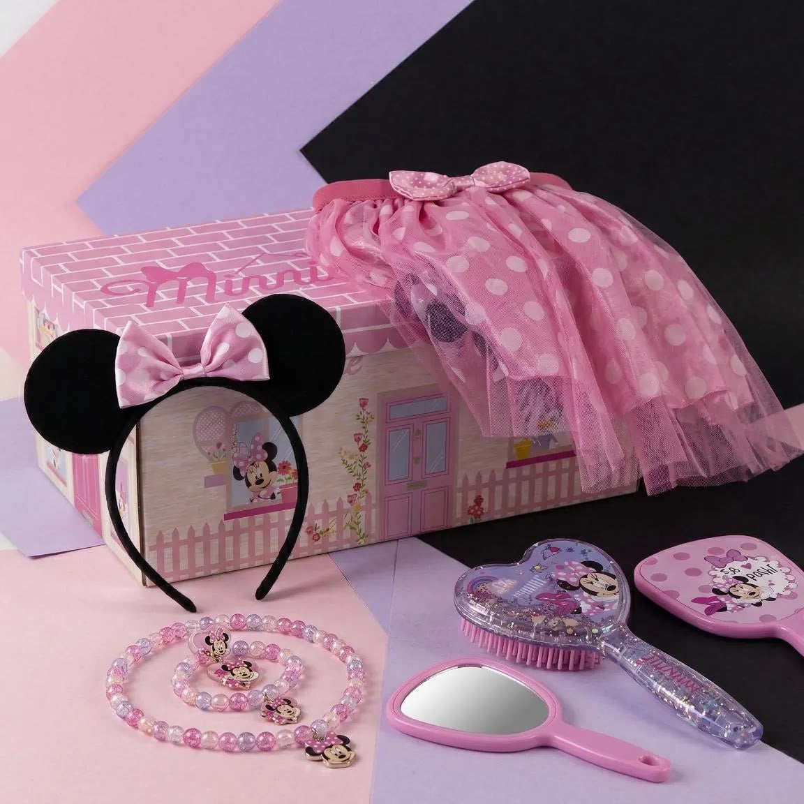 Minnie Mouse verkleedset uitgestald bij de opbergdoos