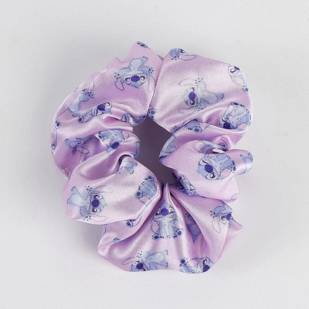 lila scrunchie met Stitch print