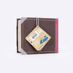achterkant cadeaudoosje met label