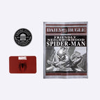 Daily Bugle krantenposter, Marvel kaartje en Empire State University embleem