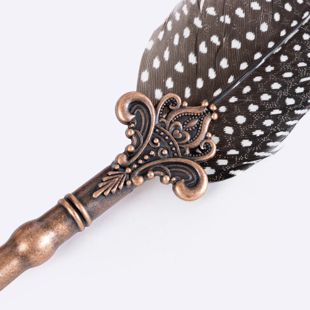 Detail sierlijke houder en veer