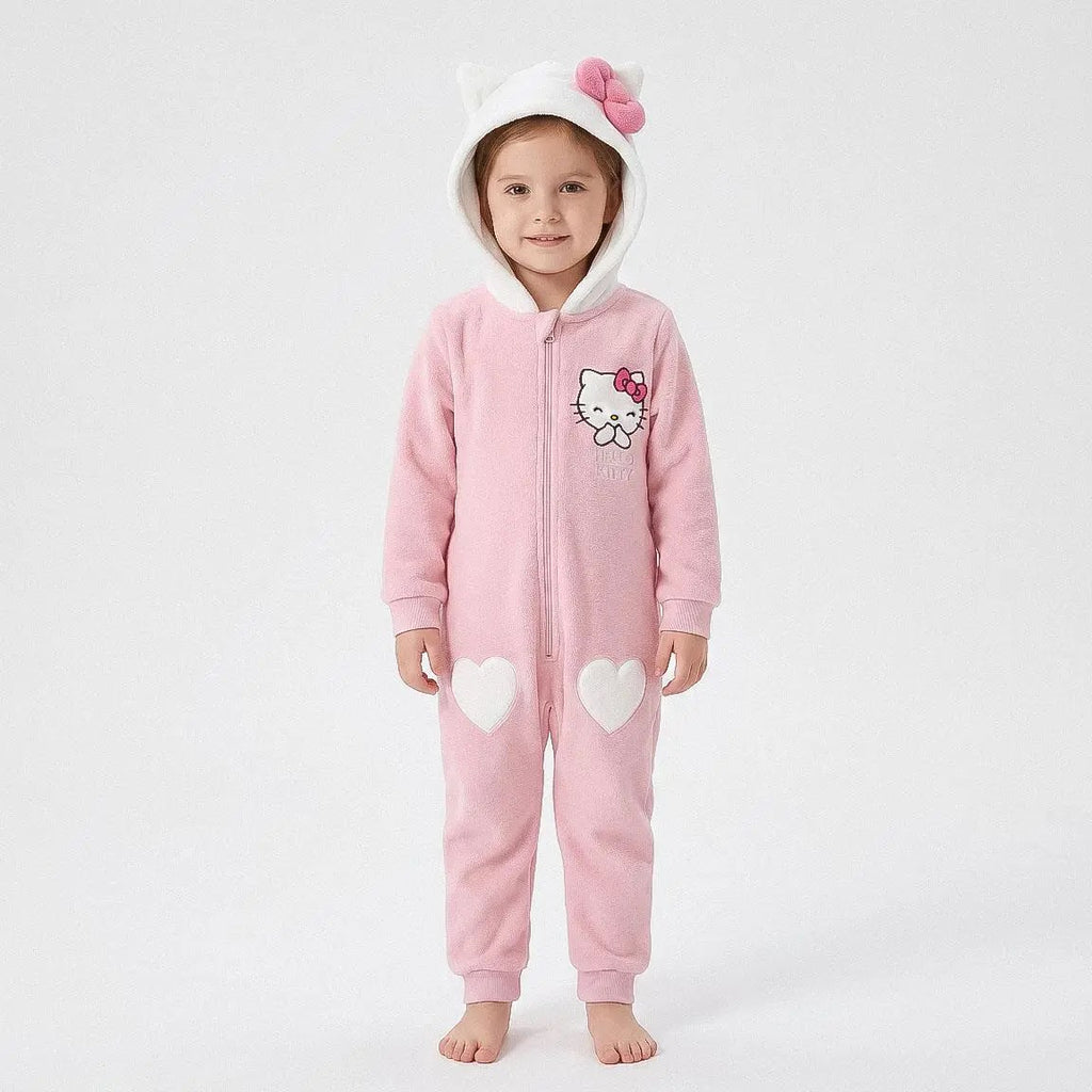 Meisje draagt de roze Hello Kitty onesie met capuchon op
