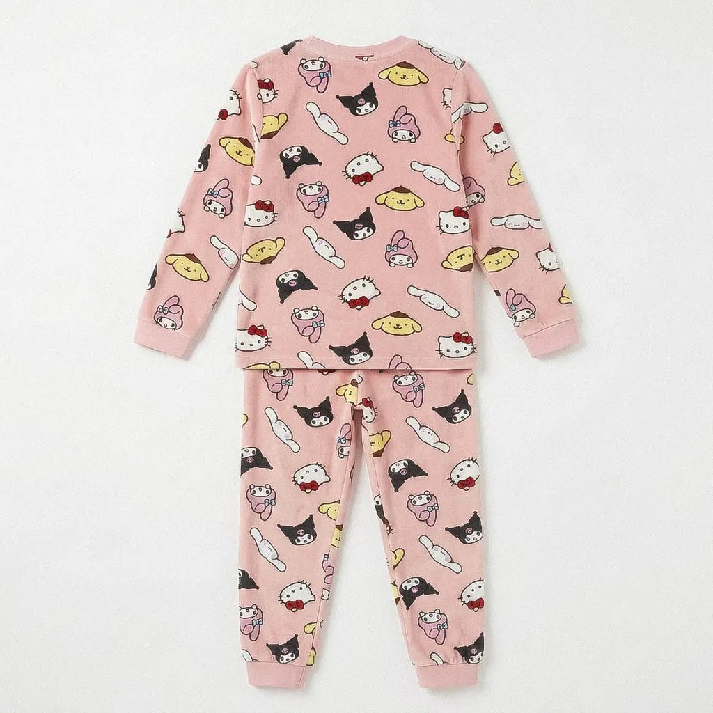 Hello Kitty pyjama shirt en broek plat neergelegd