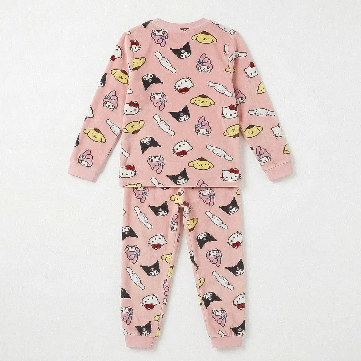 Hello Kitty pyjama shirt en broek plat neergelegd