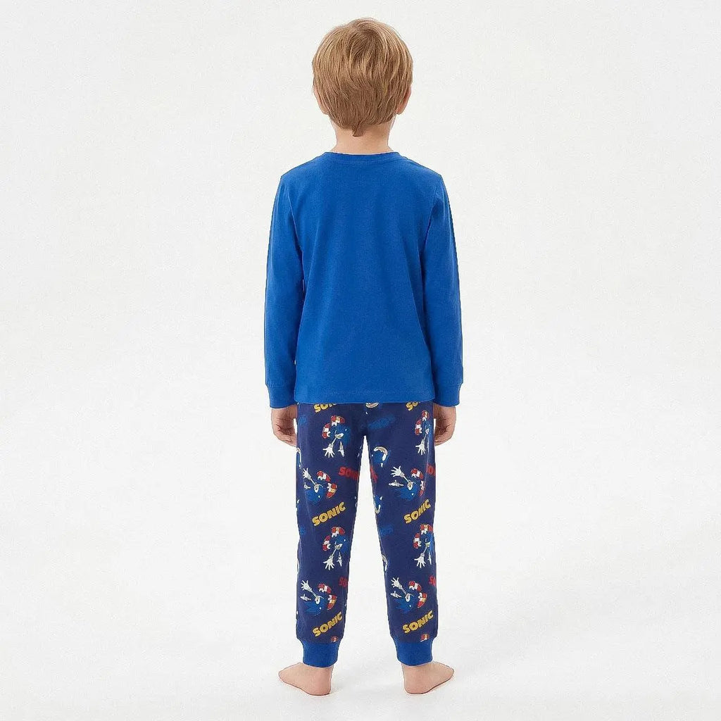 Jongen in Sonic pyjama achterkant