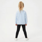 Meisje in Frozen Elsa sweater achterkant