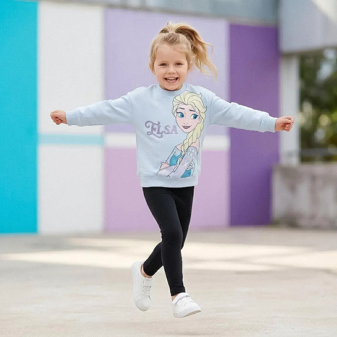 Frozen Elsa sweater gedragen buiten
