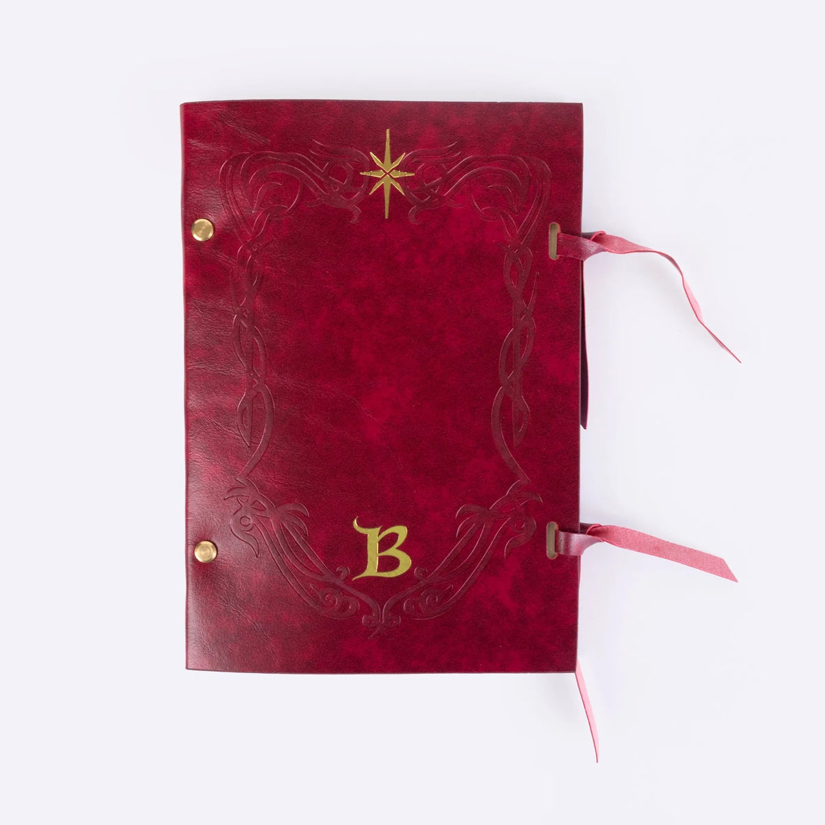 Voorkant rood notitieboek met gouden ster en letter B