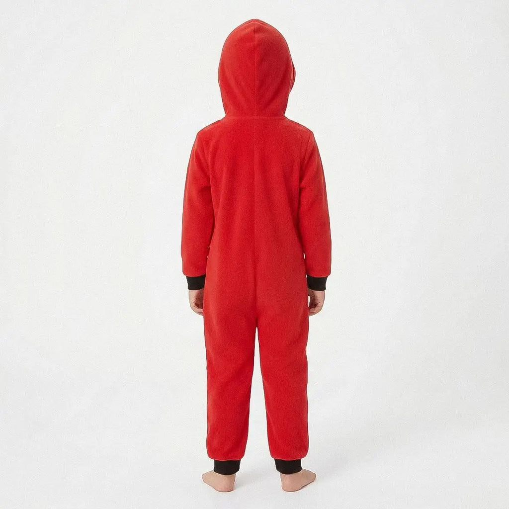 Jongen in Cars onesie achterkant