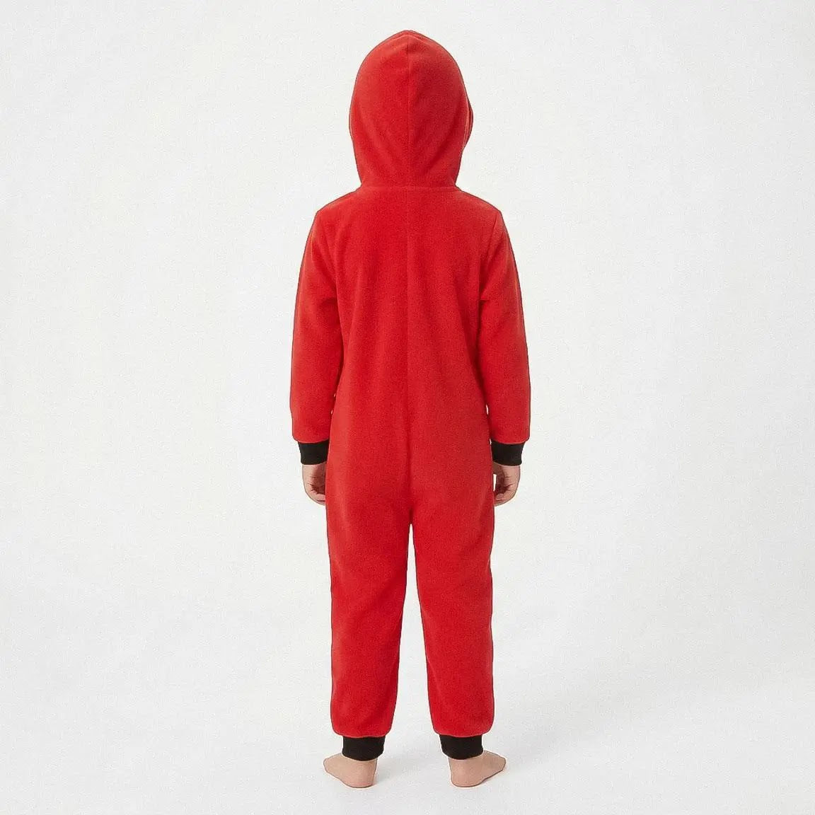 Jongen in Cars onesie achterkant