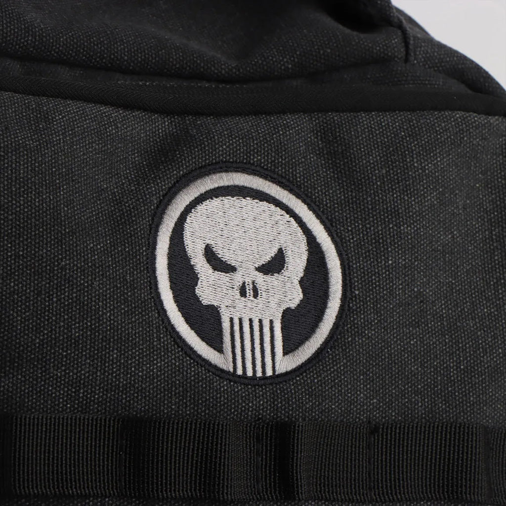 The Punisher rugzak detail geborduurd schedellogo