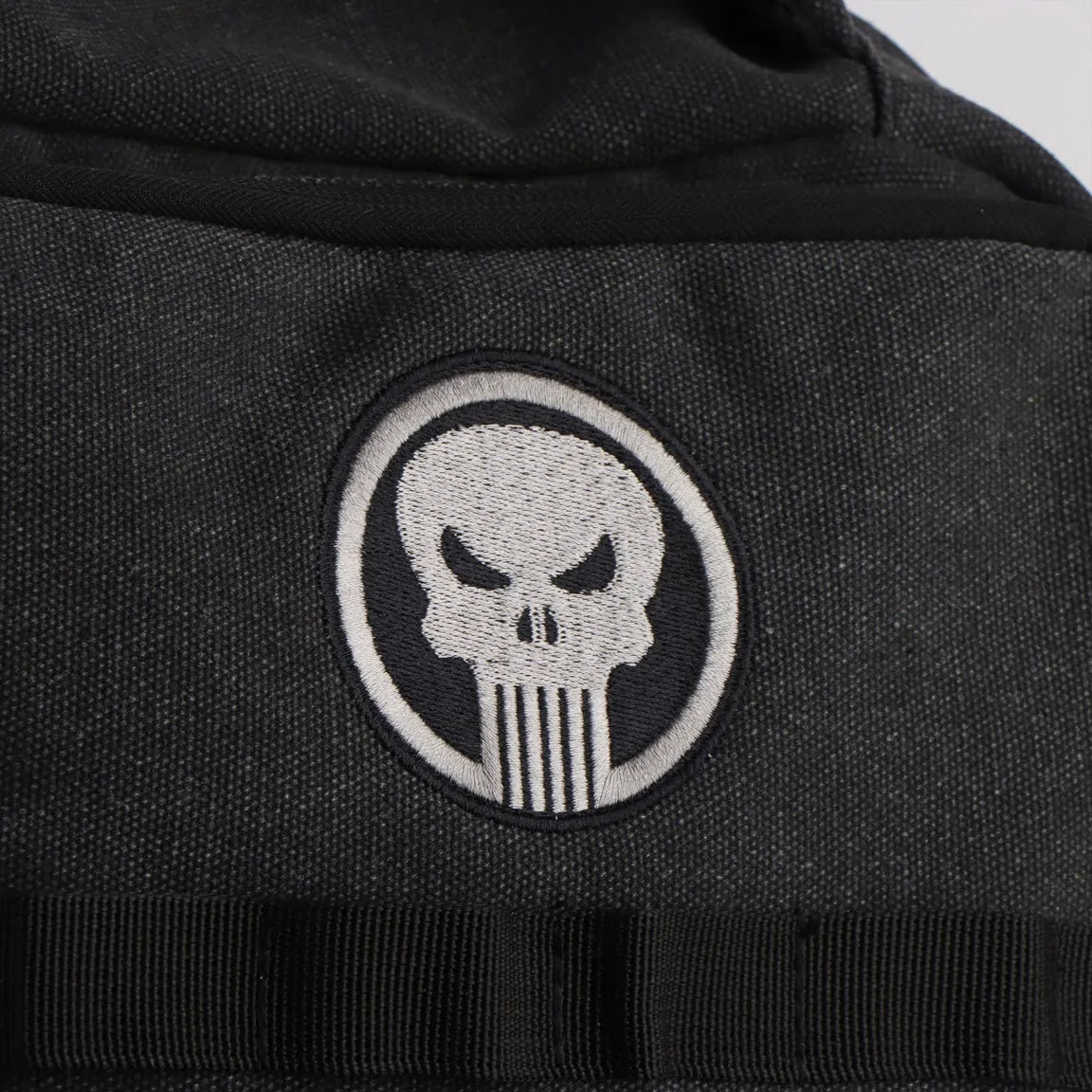 The Punisher rugzak detail geborduurd schedellogo