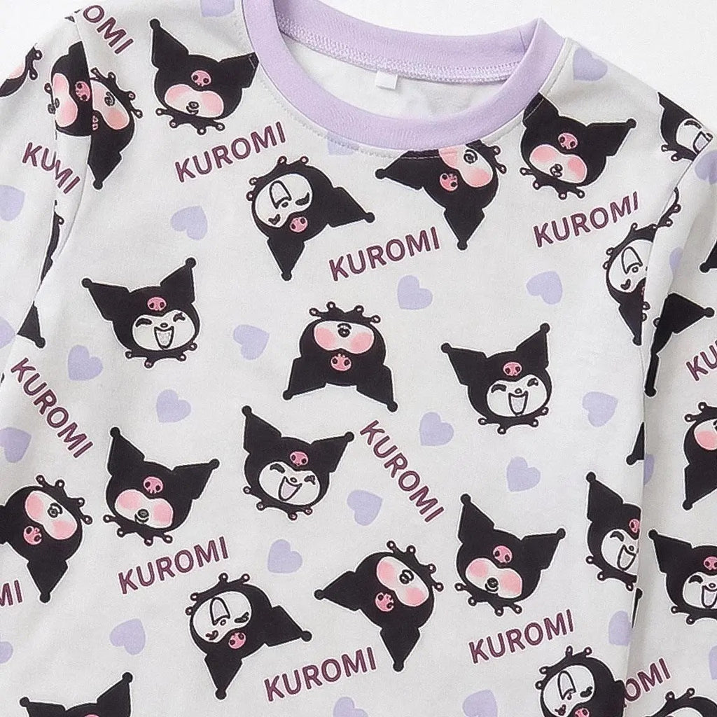 Detail Kuromi print met lila halsboord