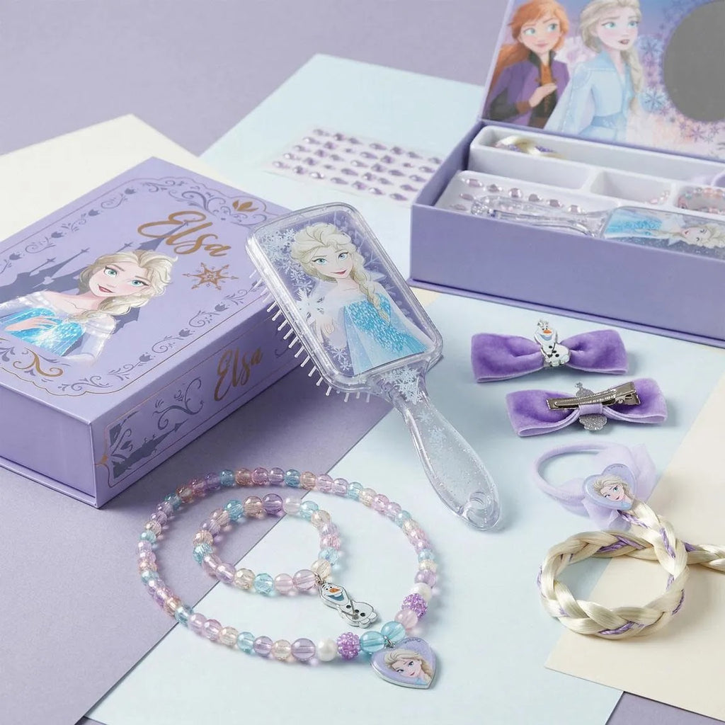 Frozen beautyset uitgestald naast de geopende cadeaudoos