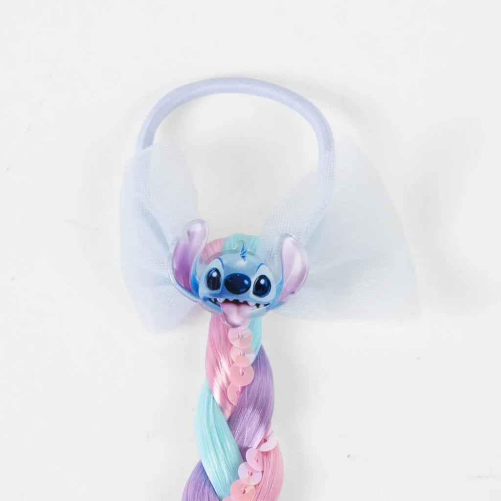 Detail haarelastiek met Stitch figuurtje en tule