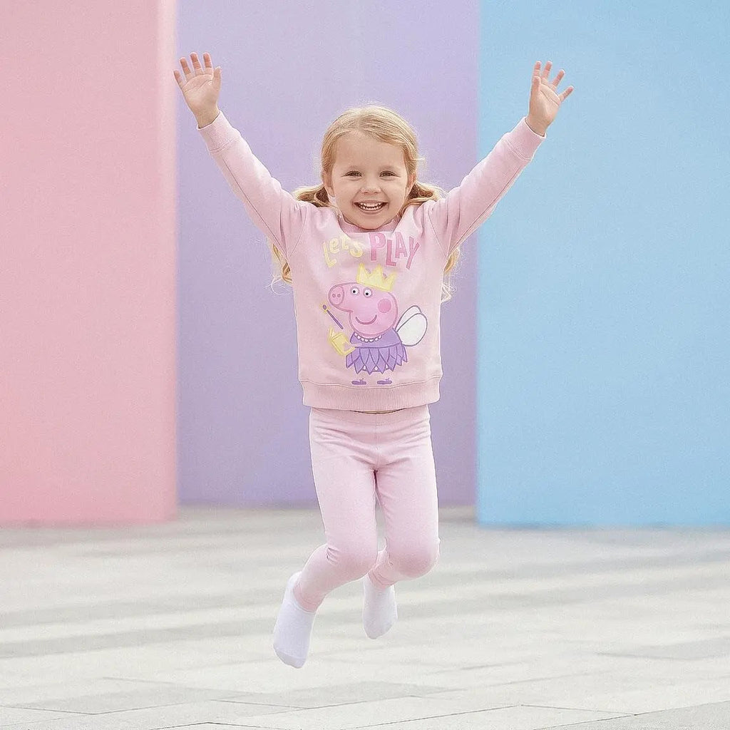 Peppa Pig sweater gedragen tijdens het spelen