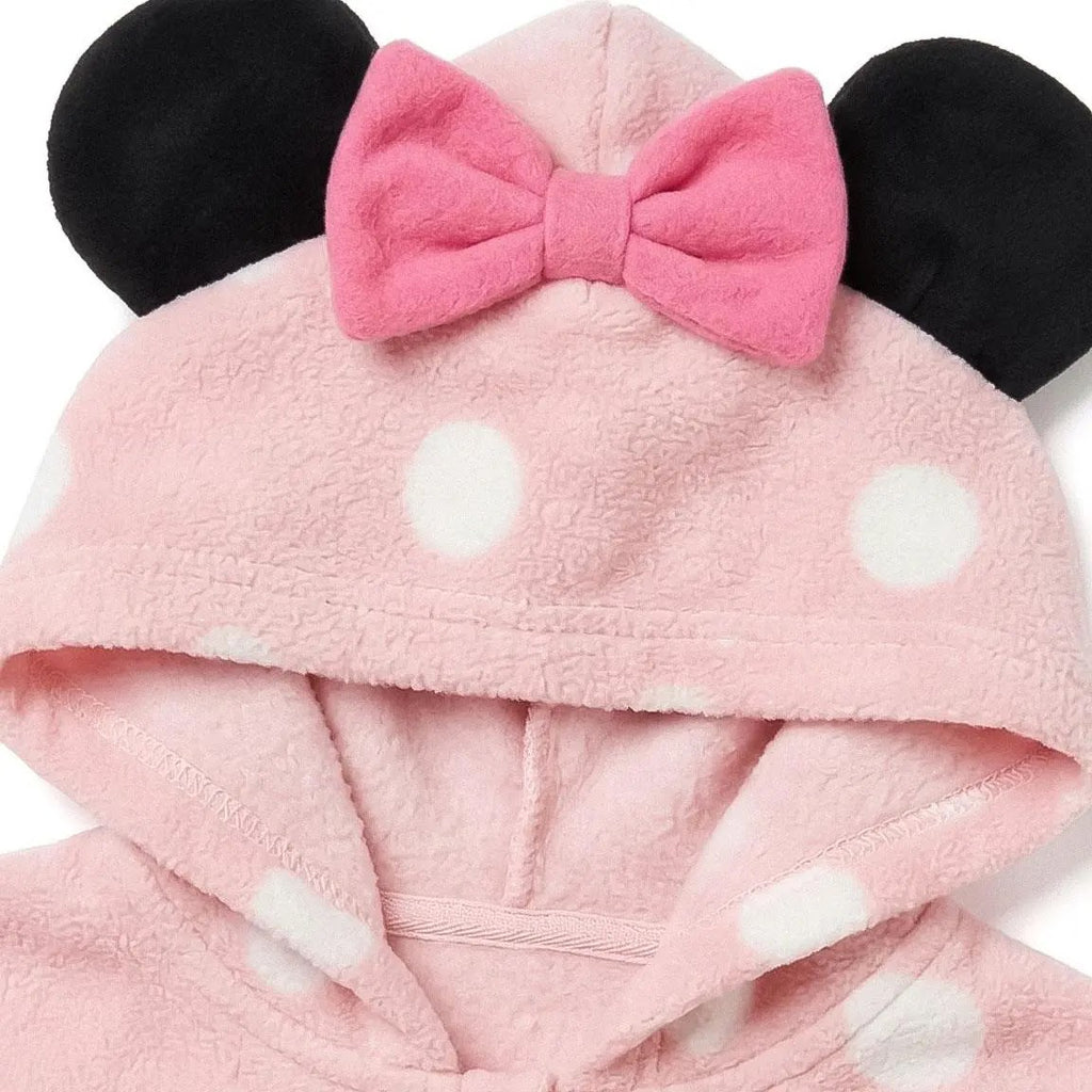 Detail capuchon met zwarte oortjes en roze strik
