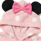 Detail capuchon met zwarte oortjes en roze strik