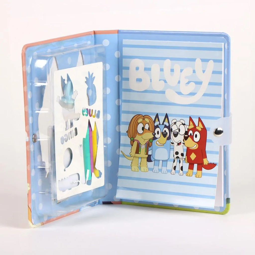 Bluey activiteitenboek open