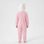 Meisje in Hello Kitty onesie gezien van achteren