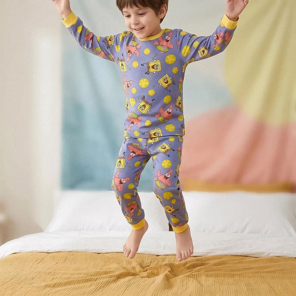 SpongeBob fleece pyjama gedragen op bed