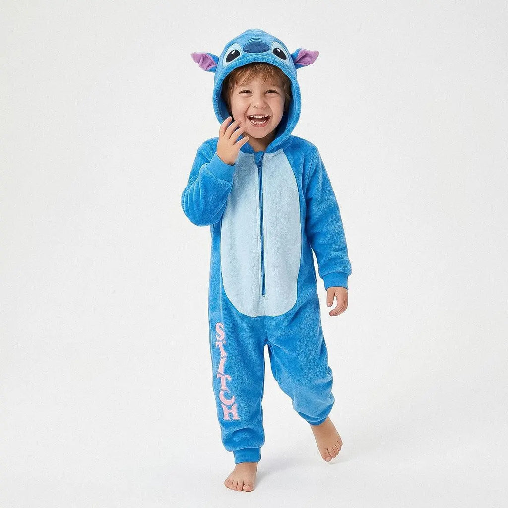 Kind in Stitch onesie vooraanzicht