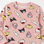 Detail print met Hello Kitty, Kuromi en My Melody bij de halsboord