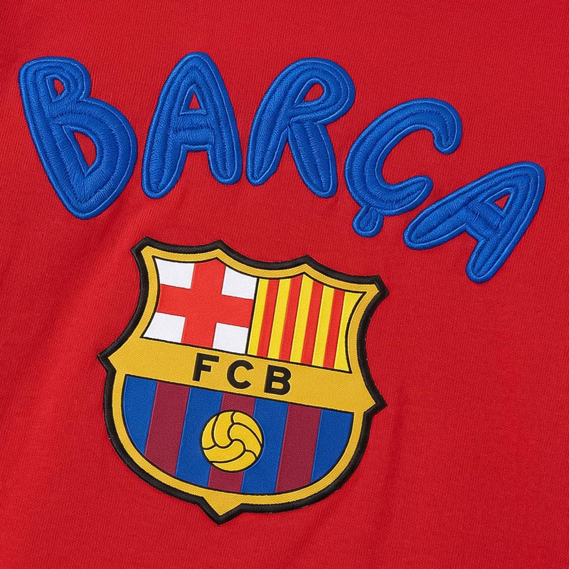 BARÇA reliëfletters en clubwapen op het pyjamashirt detail