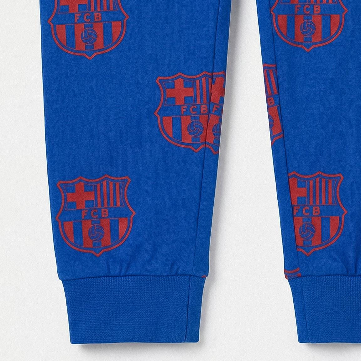 Blauwe pyjamabroek met rode FC Barcelona clubwapens en boord