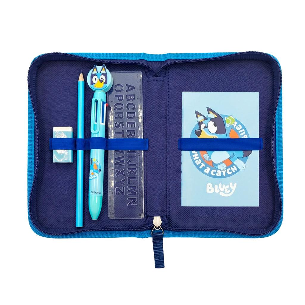 Bluey Gevulde Fluffy Etui - 1 Zipper Etui met Schoolspullen - Pluche Etui - Officiële Bluey Merchandise