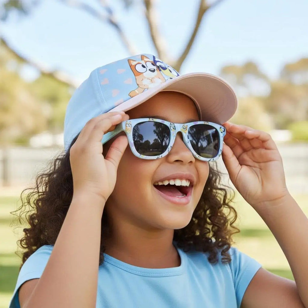 Bluey Cap und Sonnenbrille