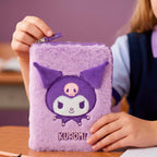 Hello Kitty Kuromi Etui Gevuld – Fluffy Pennenzak – 2 Vaks Etui – Schrijfset met Stiften, Kleurpotloden, Pen, Liniaal en Gum – Officiële Sanrio Merchandise