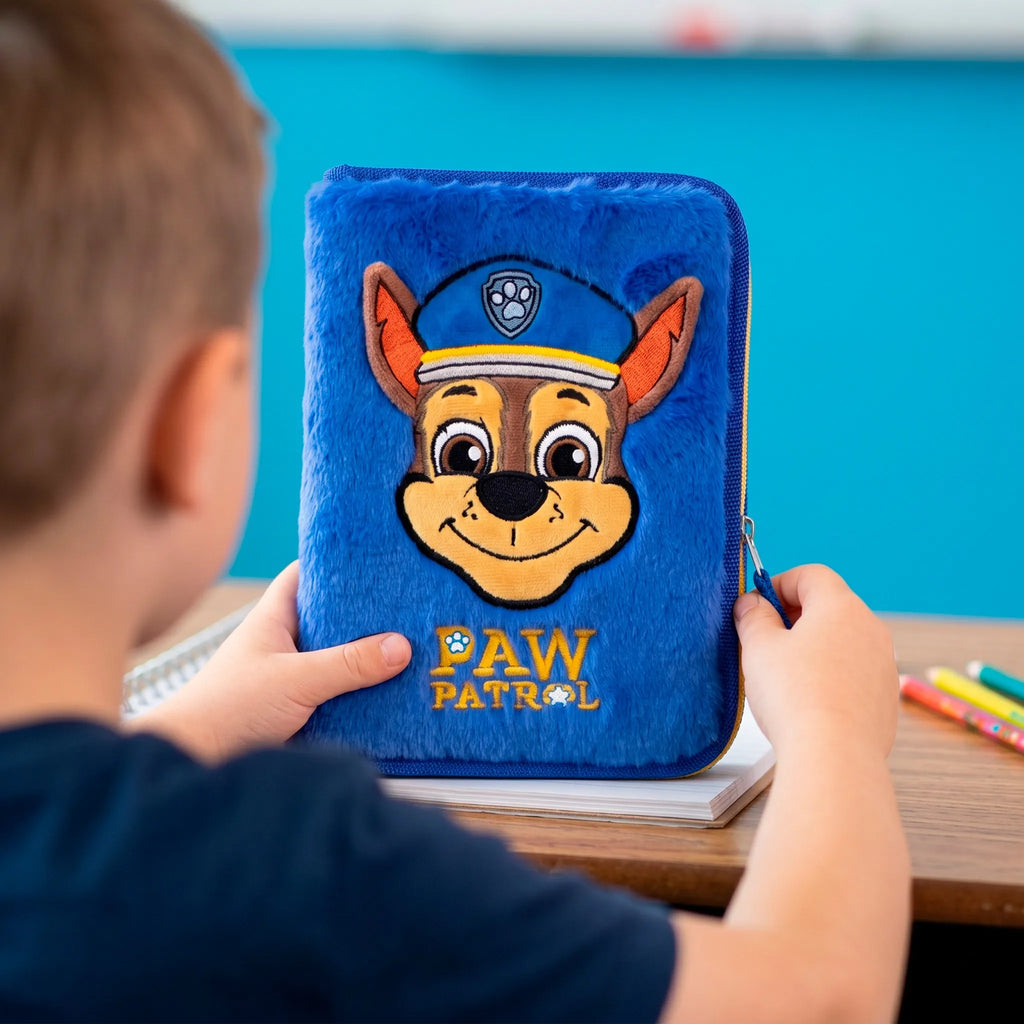 Paw Patrol Chase Gefülltes Fluffy Federmäppchen - 1-Fach Federmäppchen mit Schreibwaren - Plüsch Federmäppchen - Offizielle Paw Patrol Merchandise