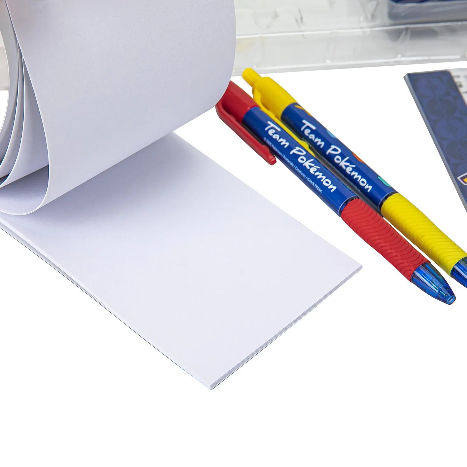 Pokémon Schrijfset met Etui Kleurpotloden Notitieboek Liniaal Pennen Officieel Gelicenseerd