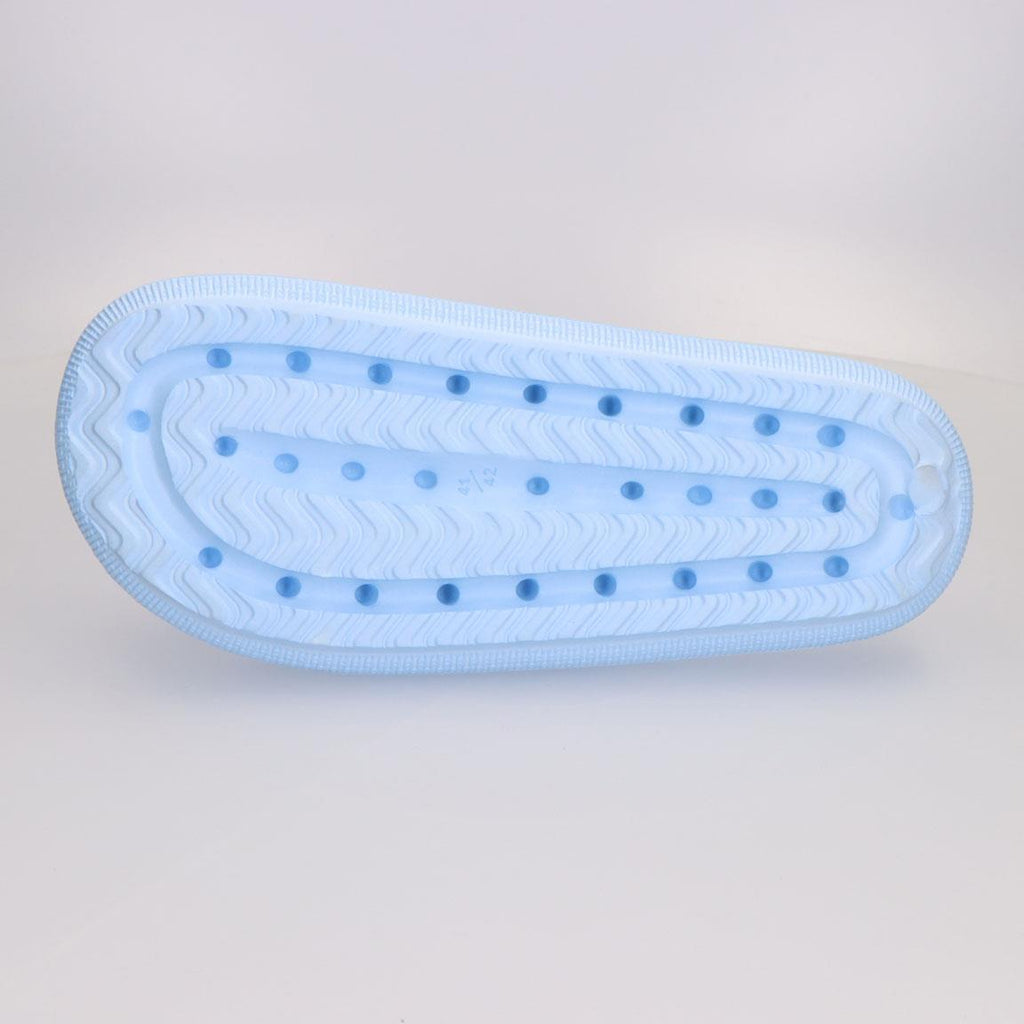 Antislip zool van de Disney Stitch slippers voor extra grip op natte ondergronden.