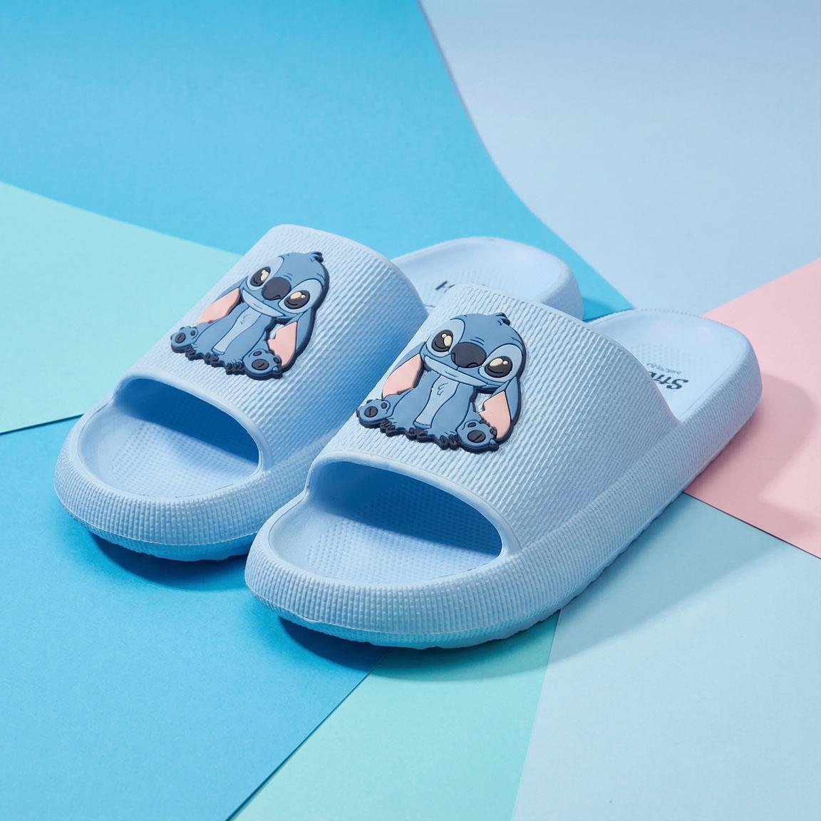 Lichtblauwe Disney Stitch slippers met opvallende 3D Stitch print op de band.
