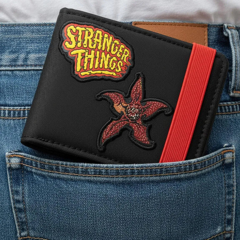 Stranger Things Portemonnee – Zwarte Fan Portemonnee met Demogorgon Patch & Rood Elastiek