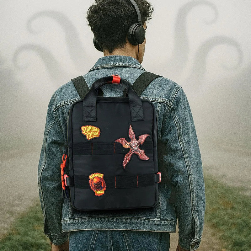 Stranger Things Rugzak – Zwarte Rugtas met Demogorgon Patch & Rode Details