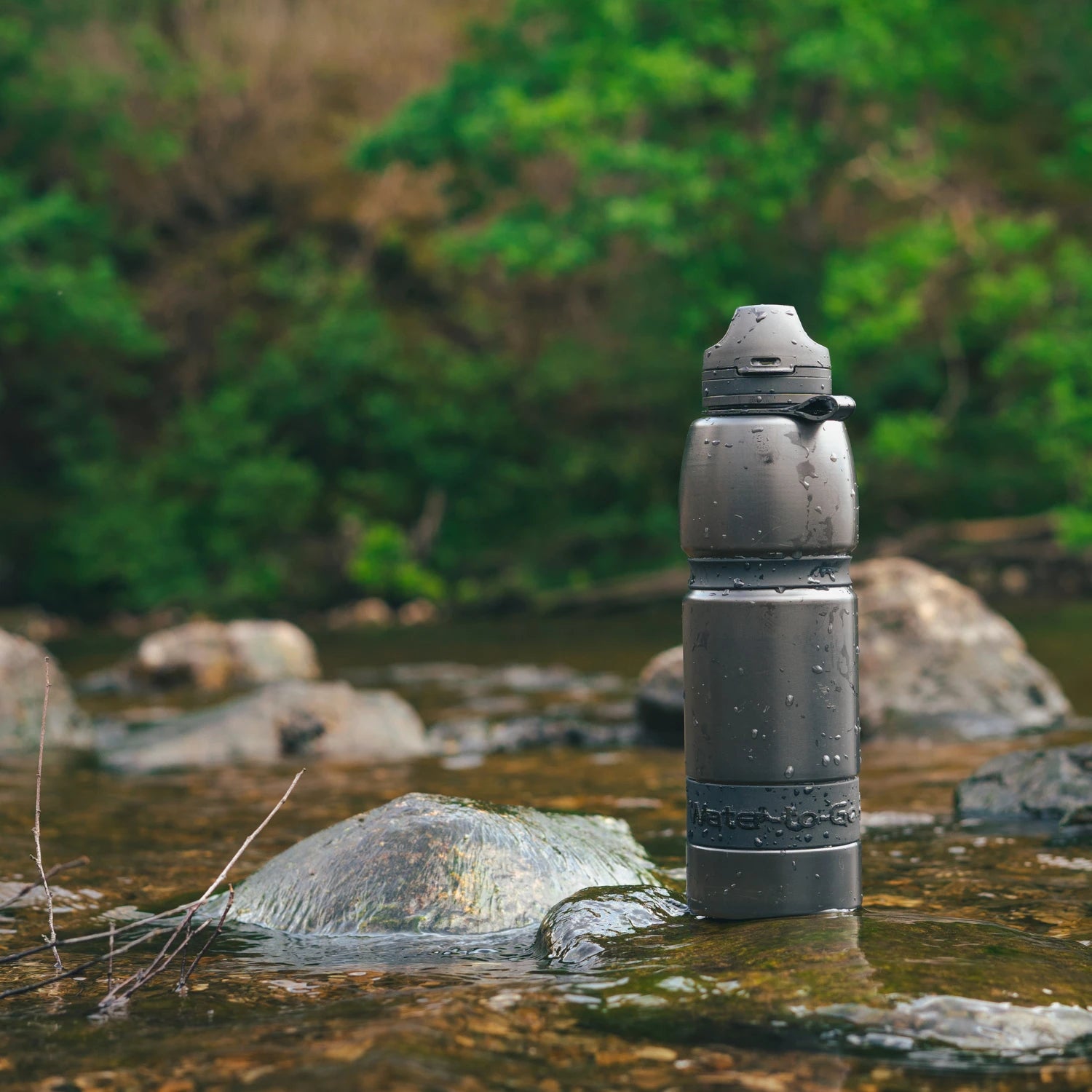 Water-to-Go Active Waterfles 1L Grijs – Met Filter – Verwijdert 99,9999% Bacteriën & Virussen – Duurzame Outdoor Fles